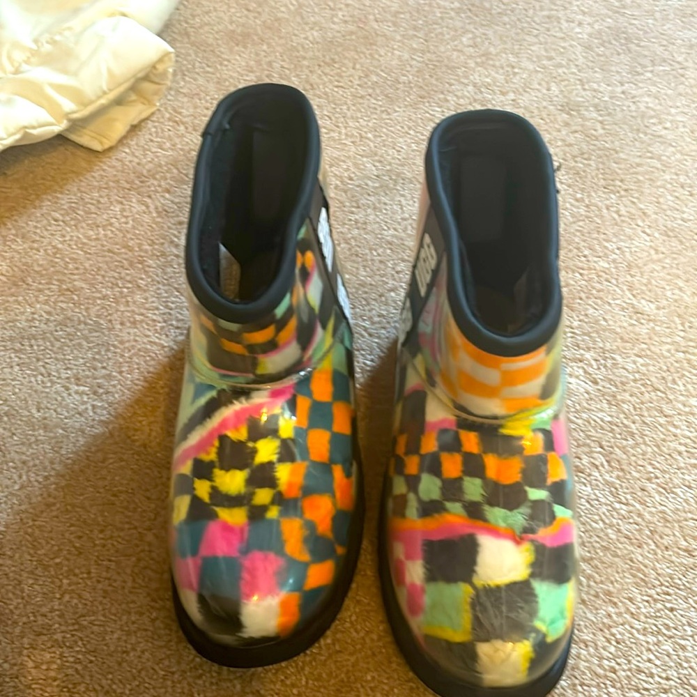 ugg boots size 5 checkered prints good condition